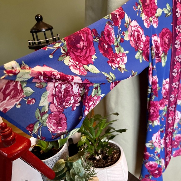 2 shirt combo (because they go so perfectly together) Sleeveless blouse+Coverup - Picture 4 of 12